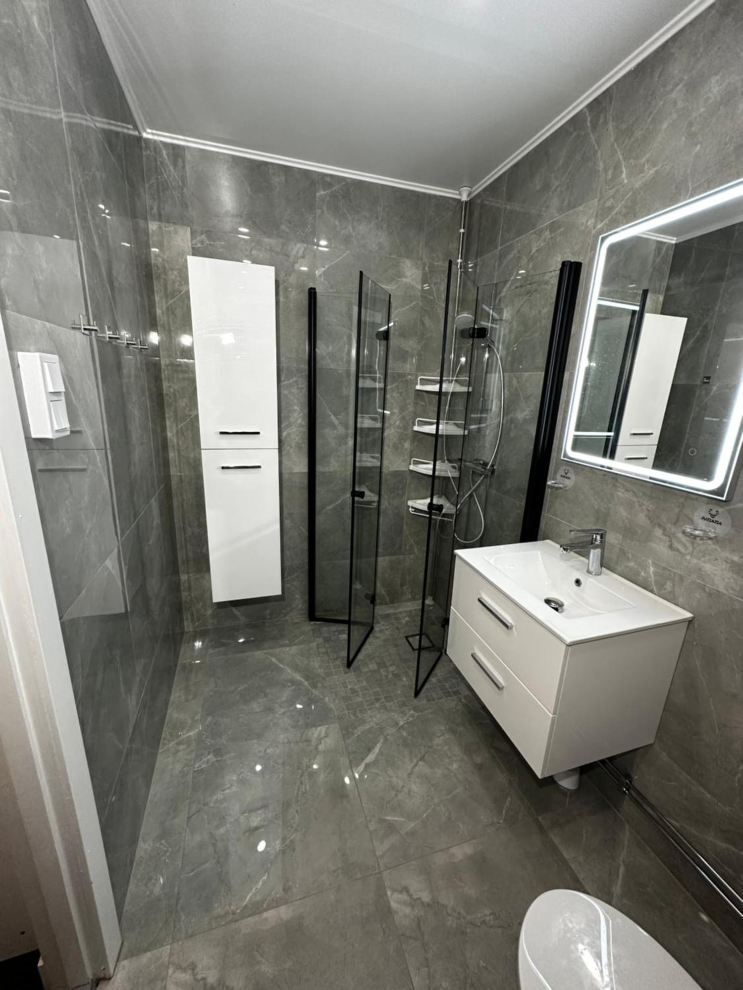 Luxurious 2-Room Apartment In Central บูโรส ภายนอก รูปภาพ